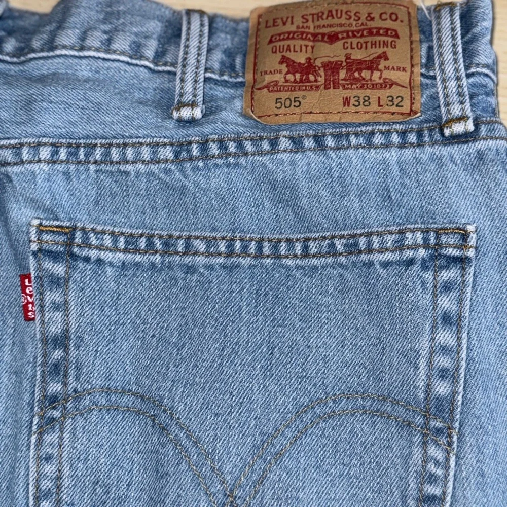 Levi's 505 Straight Fit Jeans Mens 38x32 Light Wash Blue Excellent Denim Cotton